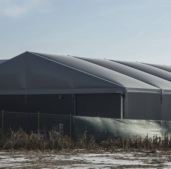 Leichtbauhalle mit aufblasbares Dach